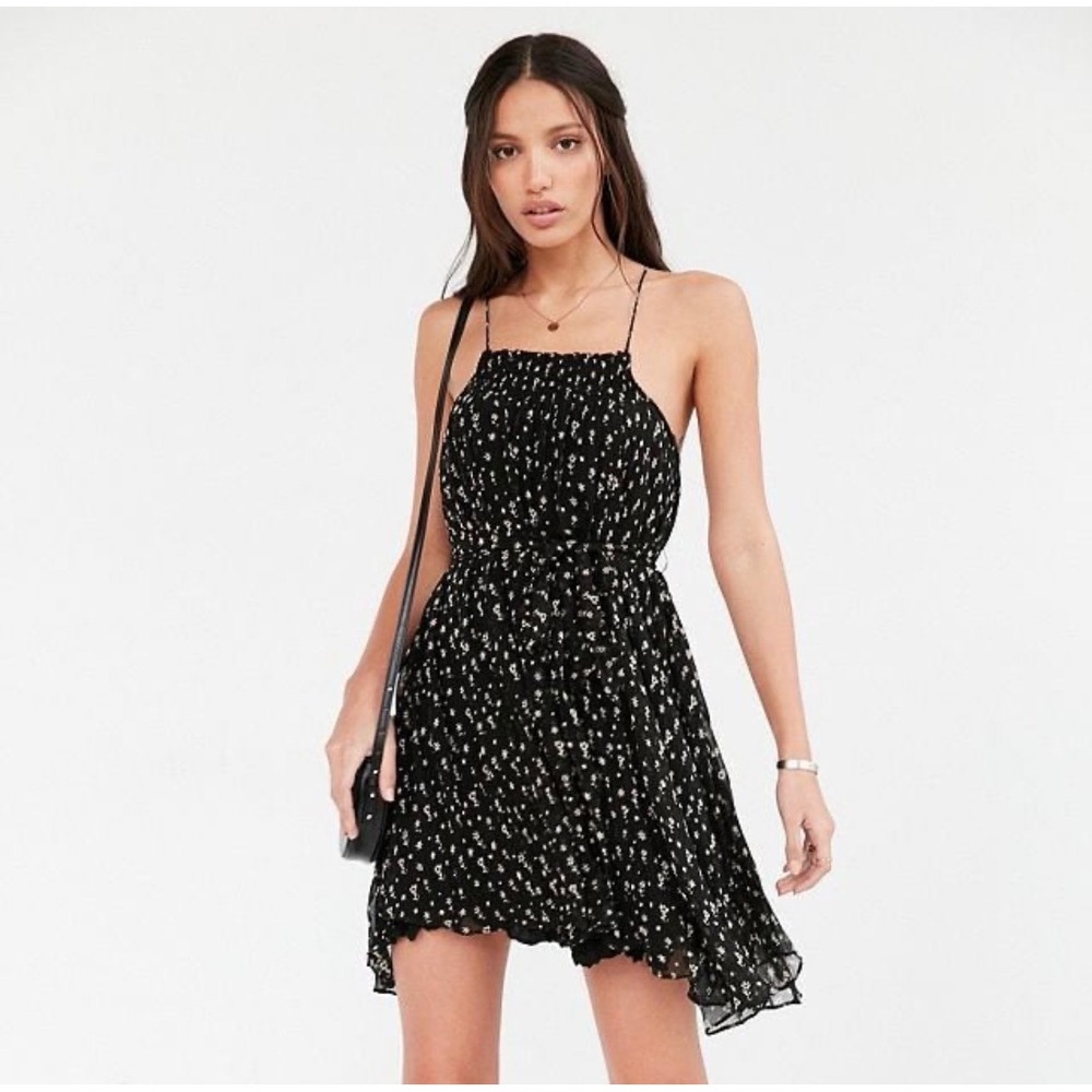 Kimchi Blue Urban Outfitters Black Floral Smocked High Low Mini Dress Large NWT
